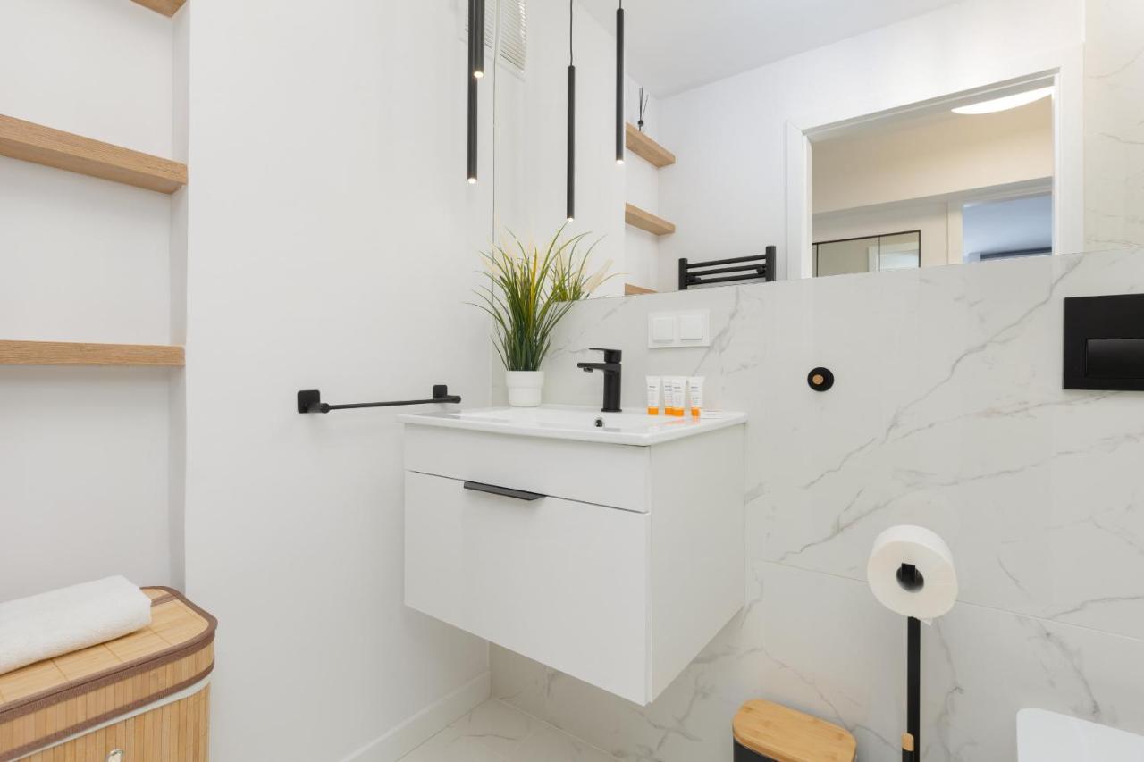 Stylish Apartment Heart Of Warsaw By Noclegi Renters Buitenkant foto